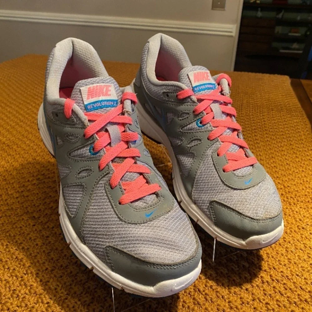 Nike Revolution 2 Women's Sneakers Sz 10